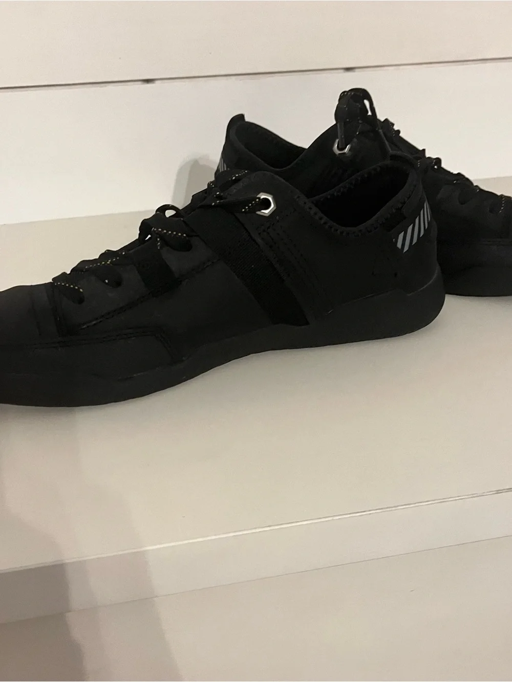 CAT Caterpillar Men's Hex Tough Utility Sneakers - Black Size 9 Wide